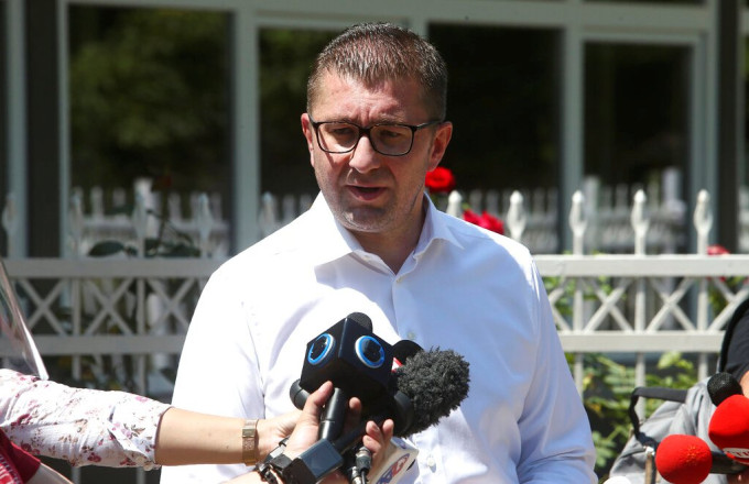 Προκαλεί και πάλι ο Μίτσκοσκι: Αποκαλεί ξανά τη χώρα «Μακεδονία»