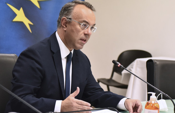 Χρειάζεται να είμαστε κοντά στην κοινωνία, αυτό όμως θέλει προσοχή και ρεαλισμό, τόνισε ο υπουργός Οικονομικών.