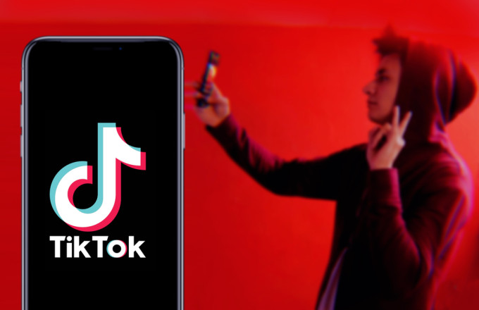 Το Tik Τok κινδυνεύει να τιμωρηθεί με πρόστιμο 27 εκατ. λιρών