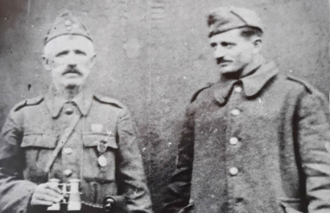 Συνάντηση πατέρα και γιού τον Μαρτιο 1941 στην Κορυτσά