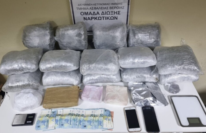 Θεσσαλονίκη: Συνελήφθη 42χρονος που έκρυβε στο διαμέρισμά του τρία κιλά κοκαΐνης και 19 κιλά χασίς 