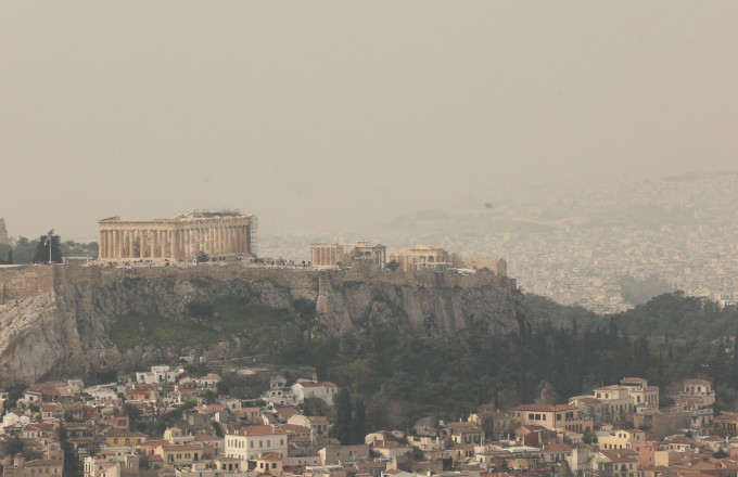 Καιρός: Με νεφώσεις, ζέστη και αφρικανική σκόνη ξεκινάει η εβδομάδα