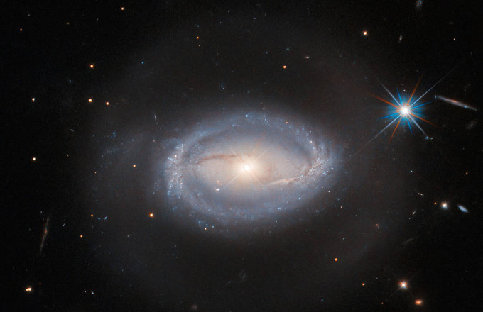 Το Hubble της NASA βλέπει ένα συναρπαστικό ενεργό γαλαξία