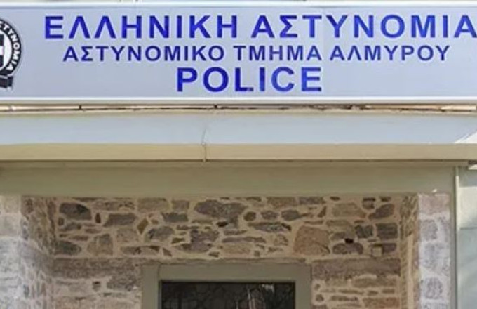 Βόλος: 21χρονος έκλεψε βότκα και σαλάμια για να... αγοράσει εισιτήριο 