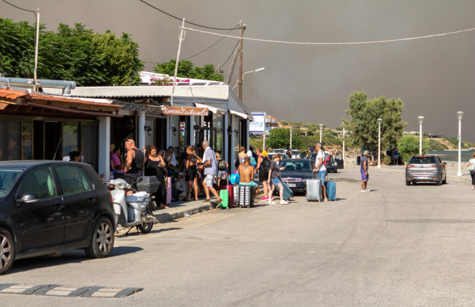 Ταξιδιωτική οδηγία του βρετανικού ΥΠΕΞ σε τουρίστες πριν ταξιδέψουν στην Ρόδο