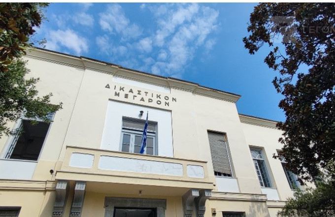 Εκανε όπισθεν και χτύπησε τη μητέρα του