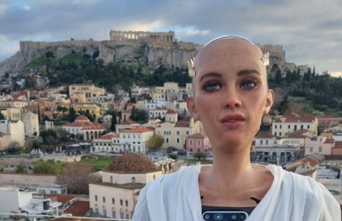 Το ρομπότ Σοφία μας καθησυχάζει για την τούμπα του