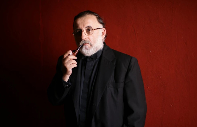 Ο Θάνος Μικρούτσικος 