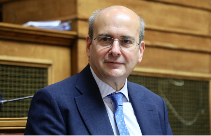 Χατζηδάκης: Aρκετά χαμηλοτερες οι τραπεζικές προμήθειες το 2025