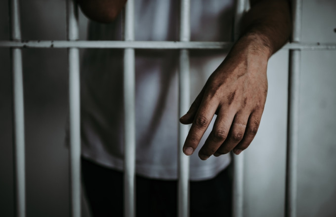 Στην φυλακή 41χρονος που παρέσυρε και προσπάθησε να την πνίξει την πρώην γυναίκα του