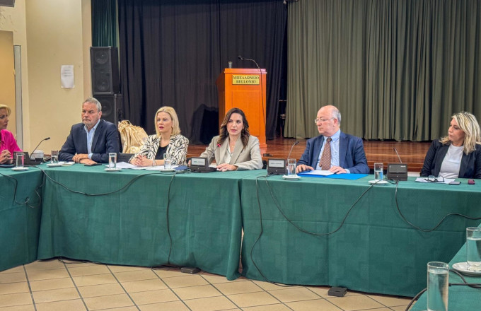 Επίσκεψη Κεφαλογιάννη στη Σαντορίνη