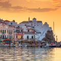 Σκόπελος: 10 must γεύσεις και 10 μέρη για να τις δοκιμάσεις