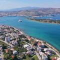 Σαλαμίνα: Τι αξίζει να κάνεις, να δεις και να δοκιμάσεις στο «παρεξηγημένο» νησί του Σαρωνικού