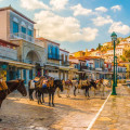 Ύδρα: Μια ώρα από την Αθήνα και νιώθεις ότι ταξίδεψες σε άλλη εποχή