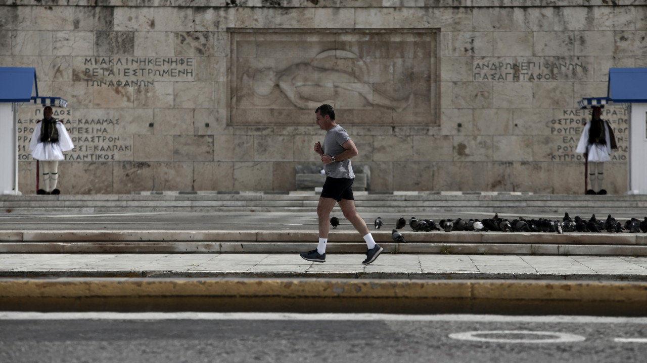 Times για κορωνοϊό: Οι Ελληνες δείχνουν τη νηφάλια πλευρά της απείθαρχης φύσης τους