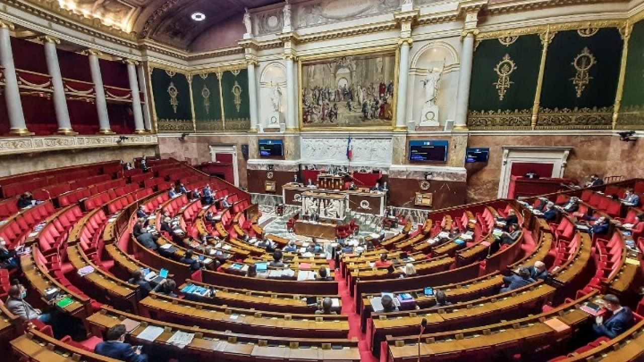 Η Γαλλία επανορθώνει ιστορικές αδικίες