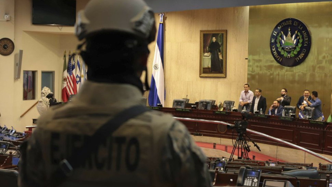 Το Κογκρέσο του Ελ Σαλβαδόρ εγκρίνει τον νόμο για τους «πράκτορες του εξωτερικού»