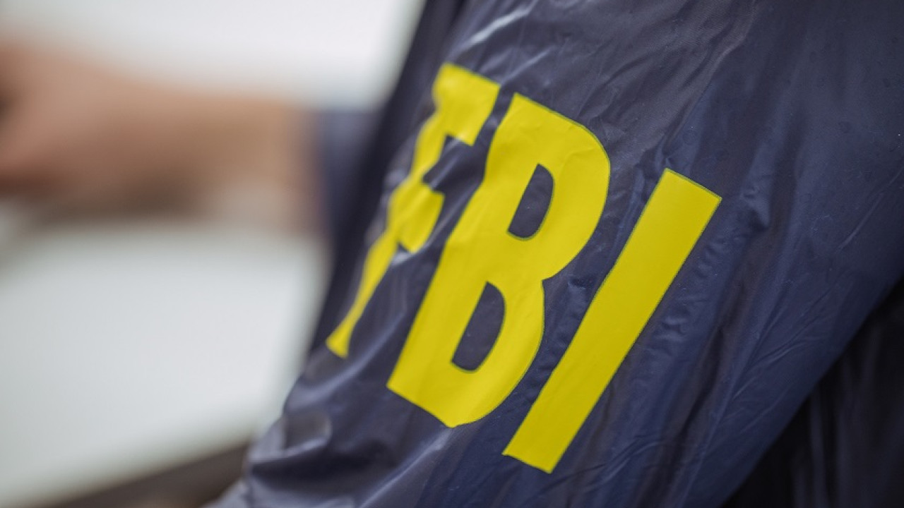 ΗΠΑ: Το FBI διατάσσεται να δώσει προτεραιότητα στην παράτυπη μετανάστευση και πολύ λιγότερη έμφαση στα λεγόμενα εγκλήματα του λευκού κολλάρου ΗΠΑ: Το FBI διατάσσεται να δώσει προτεραιότητα στην παράτυπη μετανάστευση και πολύ λιγότερη έμφαση στα λεγόμενα εγκλήματα του λευκού κολλάρου
