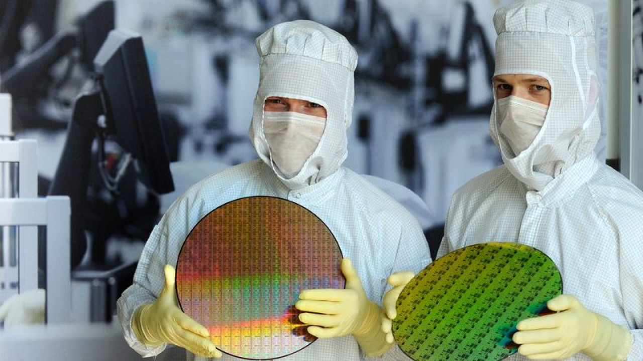 &Omicron; &pi;ό&lambda;&epsilon;&mu;&omicron;&sigmaf; &sigma;&tau;&omicron; &Iota;&rho;ά&nu; ί&sigma;&omega;&sigmaf; &delta;&iota;&alpha;&tau;&alpha;&rho;ά&xi;&epsilon;&iota; &tau;&eta;&nu; &pi;&alpha;&rho;&alpha;&gamma;&omega;&gamma;ή &eta;&mu;&iota;&alpha;&gamma;&omega;&gamma;ώ&nu; - &Tau;&omicron; &beta;&alpha;&sigma;&iota;&kappa;ό &upsilon;&lambda;&iota;&kappa;ό &pi;&omicron;&upsilon; &upsilon;&pi;ά&rho;&chi;&epsilon;&iota; &sigma;&tau;&eta; &Mu;έ&sigma;&eta; &Alpha;&nu;&alpha;&tau;&omicron;&lambda;ή