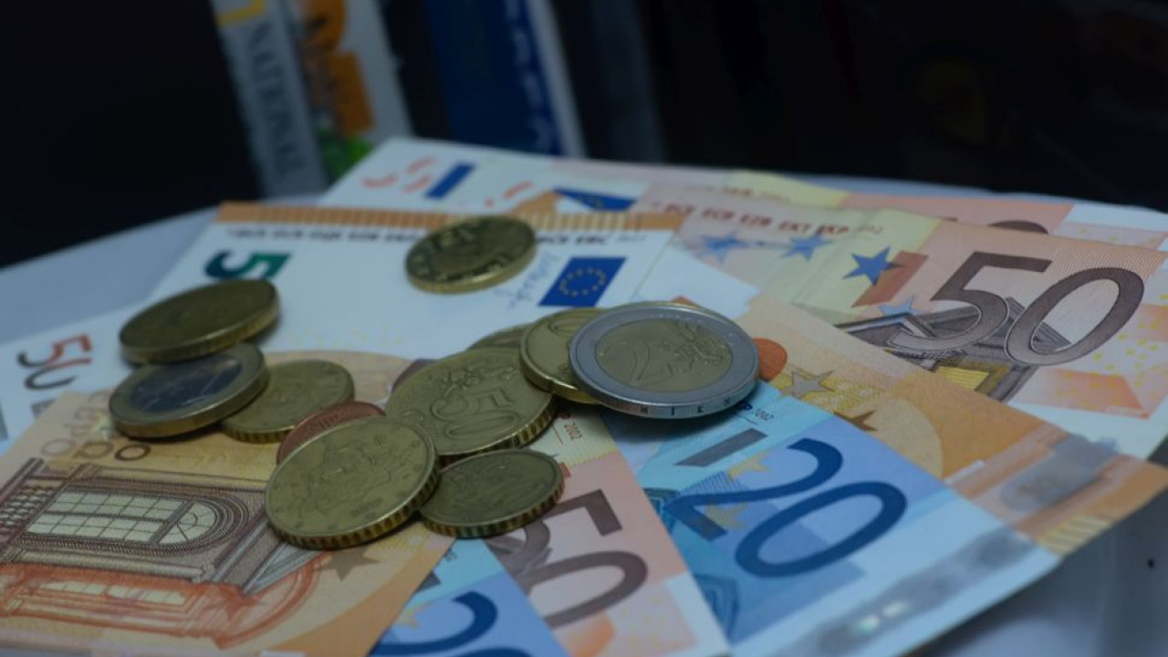 Ένας στους πέντε σε κίνδυνο φτώχειας – Περιορισμένη η επίδραση των επιδομάτων – Τα αλλάζει όλα η Κυβέρνηση Ένας στους πέντε σε κίνδυνο φτώχειας – Περιορισμένη η επίδραση των επιδομάτων – Τα αλλάζει όλα η Κυβέρνηση