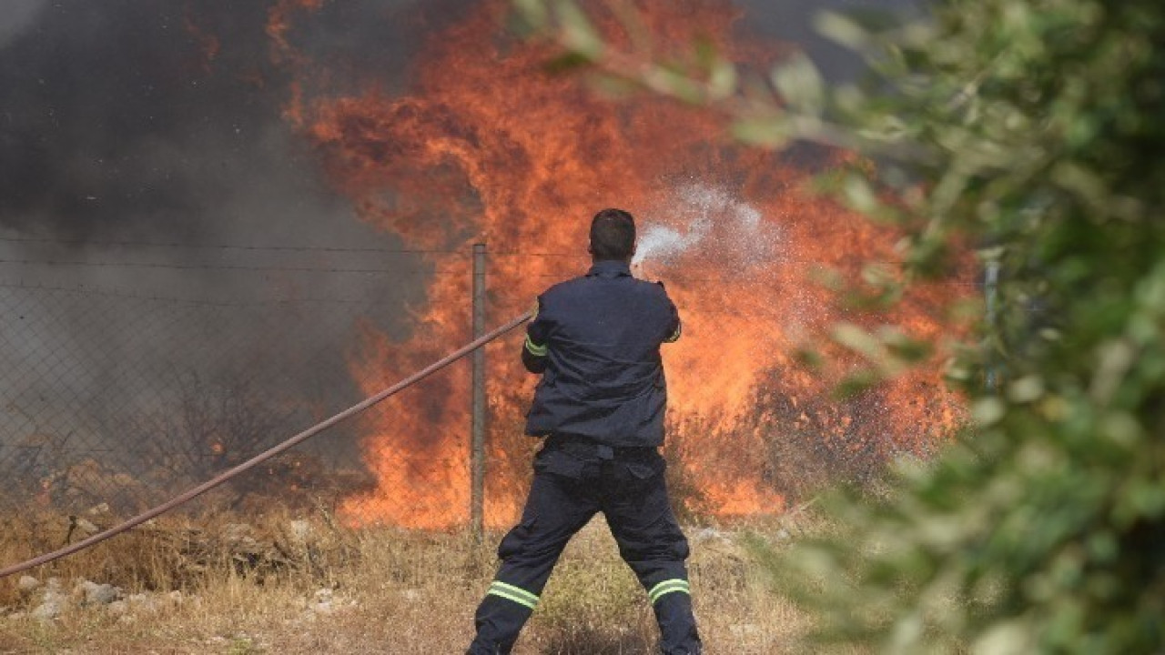 Ποινική δίωξη σε αντιδήμαρχο για την πυρκαγιά στην Κόρινθο