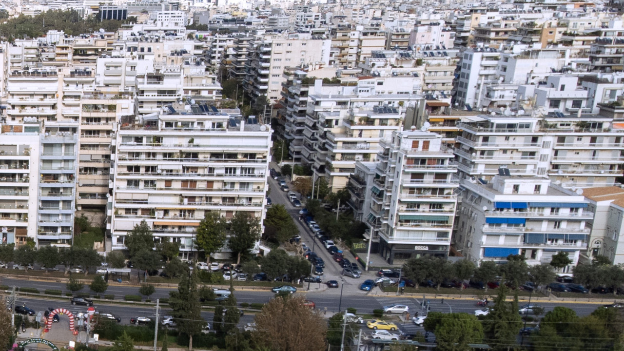 Kτίρια γραφείων και τουριστικά ακίνητα αγοράζουν οι περισσότεροι επενδυτές στην Ελλάδα – Πόσο πάει το τμ