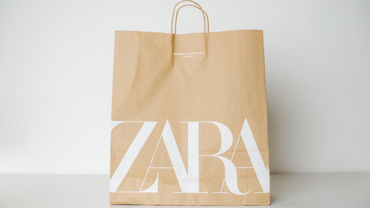 Zara: «Κόπηκαν» δύο διαφημίσεις λόγω υπερβολικά αδύνατων μοντέλων Zara: «Κόπηκαν» δύο διαφημίσεις λόγω υπερβολικά αδύνατων μοντέλων