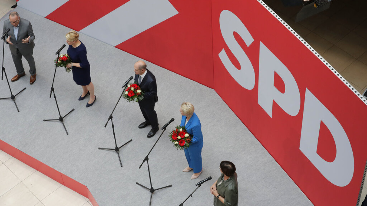 Σκάνδαλο στο SPD: Βουλευτής συμμετείχε σε μυστική συνάντηση με ρωσική αντιπροσωπεία Σκάνδαλο στο SPD: Βουλευτής συμμετείχε σε μυστική συνάντηση με ρωσική αντιπροσωπεία
