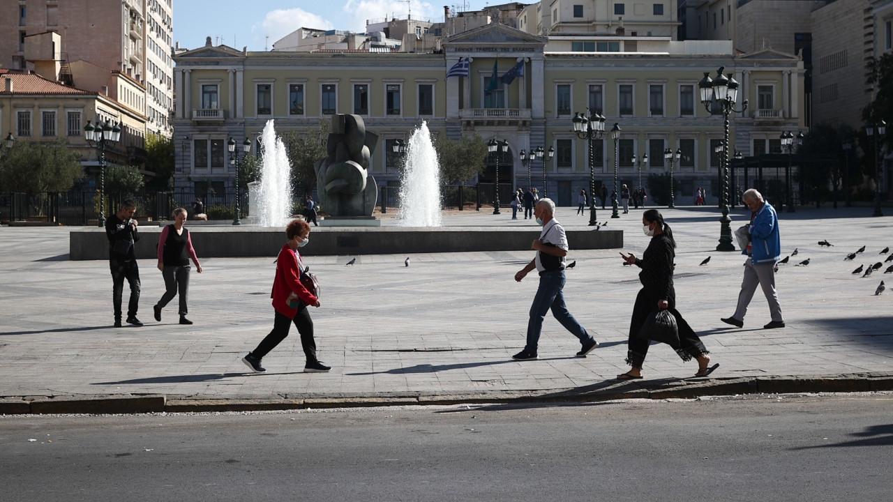 ΠΑΡΑΜΕΝΕΙ ΣΕ ΕΞΑΡΣΗ Ο ΚΟΡΩΝΟΙΟΣ: 669 ΝΕΕΣ ΕΙΣΑΓΩΓΕΣ, 26 ΘΑΝΑΤΟΙ ΣΕ ΜΙΑ ΕΒΔΟΜΑΔΑ - ΠΟΙΕΣ ΠΕΡΙΟΧΕΣ ΕΙΝΑΙ ΣΤΟ «ΚΟΚΚΙΝΟ»