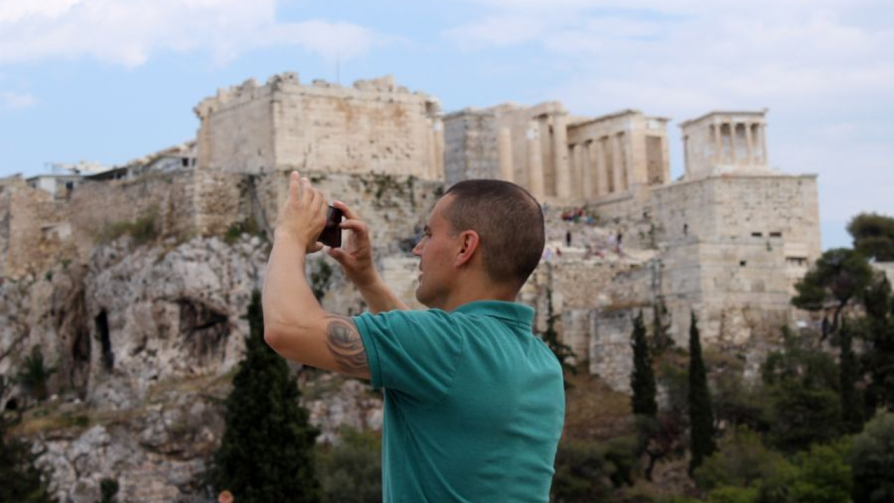 Περισσότεροι τουρίστες στο 7μηνο, ξόδεψαν όμως λιγότερα Περισσότεροι τουρίστες στο 7μηνο, ξόδεψαν όμως λιγότερα