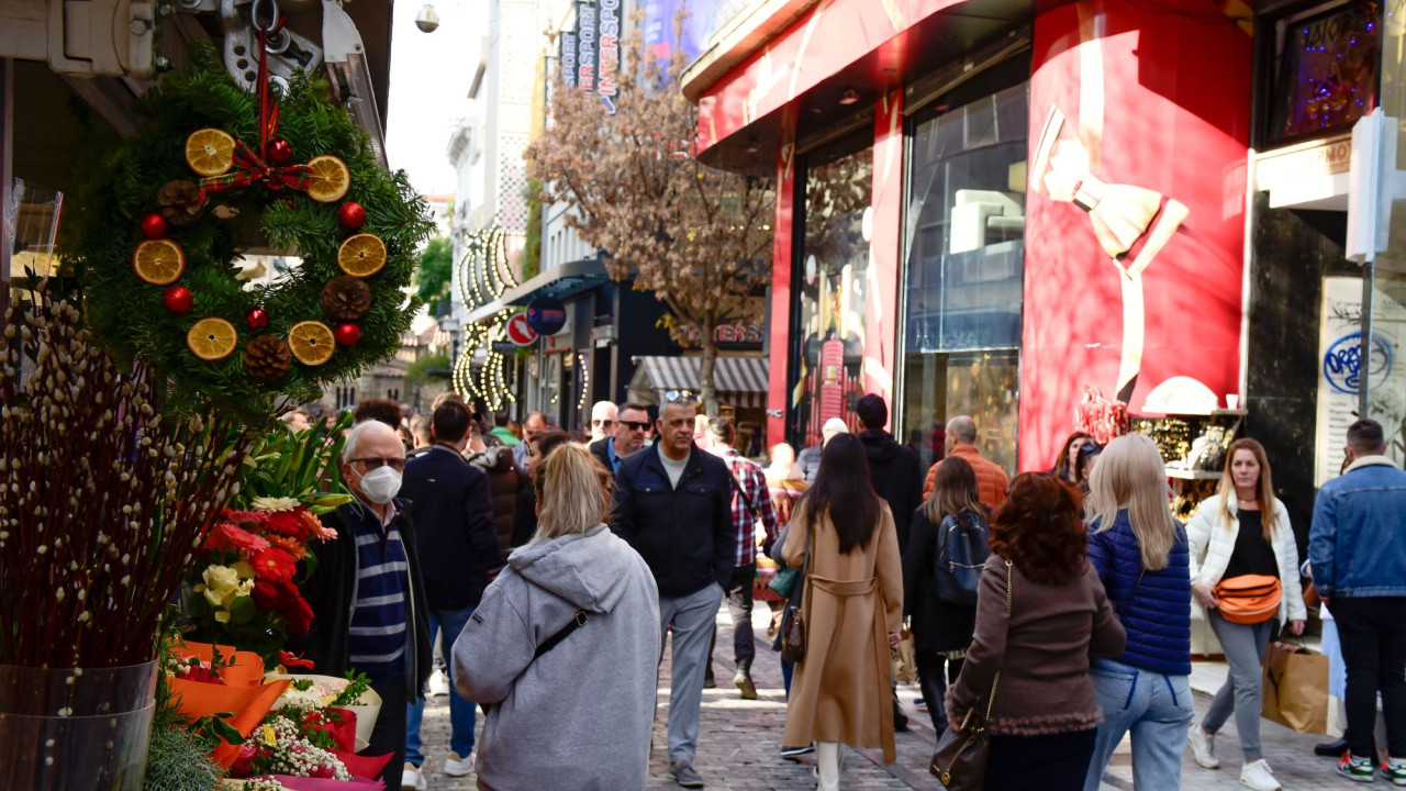 22 ημέρες πριν τα Χριστούγεννα, η εικόνα στην αγορά δεν είναι ακριβώς… εορταστική