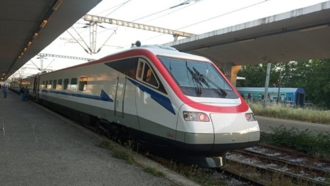 H Πανελλήνια Ομοσπονδία Σιδηροδρομικών και Μέσων Σταθερής Τροχιάς καταδικάζει την απόλυση του Κ. Γενιδούνια H Πανελλήνια Ομοσπονδία Σιδηροδρομικών και Μέσων Σταθερής Τροχιάς καταδικάζει την απόλυση του Κ. Γενιδούνια