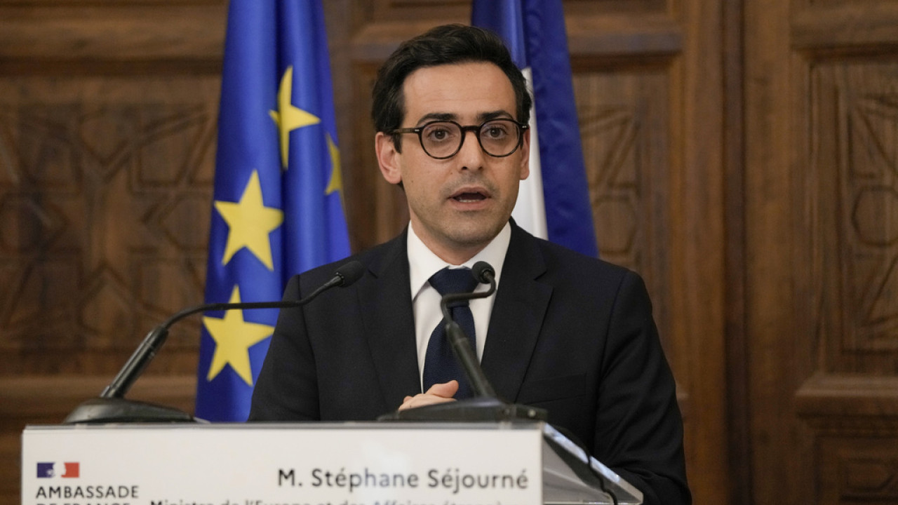 Στεφάν Σεζουρνέ: Η ΕΕ δεν θα μπορέσει να αυξήσει τις αμυντικές δαπάνες αν οι ΗΠΑ ξεκινήσουν «εμπορικό πόλεμο» Στεφάν Σεζουρνέ: Η ΕΕ δεν θα μπορέσει να αυξήσει τις αμυντικές δαπάνες αν οι ΗΠΑ ξεκινήσουν «εμπορικό πόλεμο»