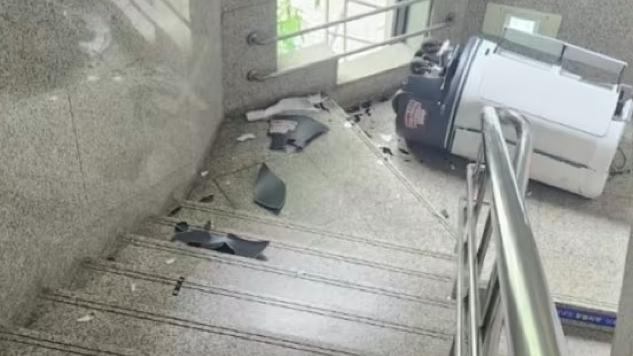 «Ένας από εμάς»: Η πρώτη αυτοκτονία… ρομπότ στη Νότια Κορέα πήρε διαστάσεις – Ήταν δημοτικός υπάλληλος «Ένας από εμάς»: Η πρώτη αυτοκτονία… ρομπότ στη Νότια Κορέα πήρε διαστάσεις – Ήταν δημοτικός υπάλληλος