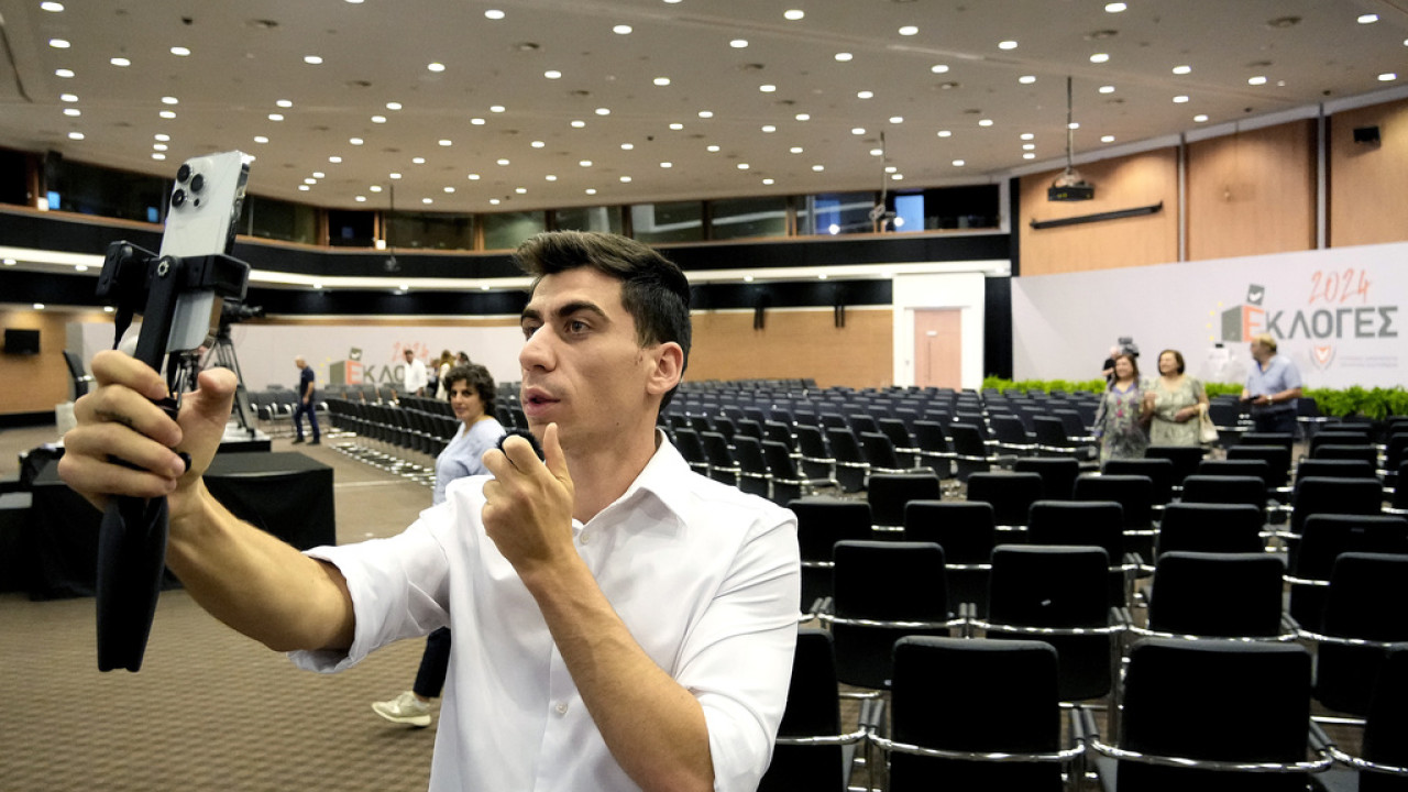 Ο Φειδίας Παναγιώτου ταξιδεύει στη Μόσχα με Γερμανούς και Σλοβάκους ευρωβουλευτές Ο Φειδίας Παναγιώτου ταξιδεύει στη Μόσχα με Γερμανούς και Σλοβάκους ευρωβουλευτές