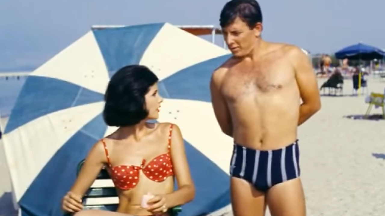 Το βίντεο της Φίνος Φιλμ με τα πιο εντυπωσιακά μαγιό του παλιού ελληνικού κινηματογράφου