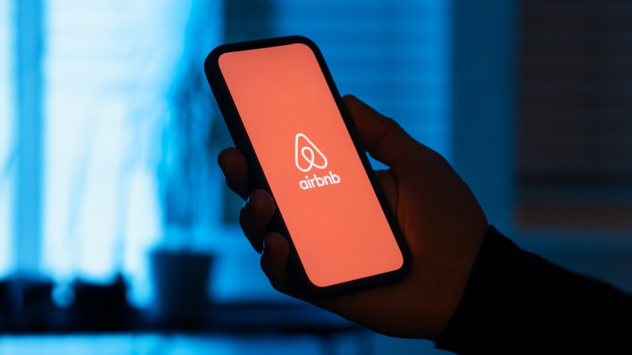 Airbnb: Χαμηλώνει τον πήχη των εκτιμήσεων της για το γ’ τρίμηνο – Στο -16% η μετοχή Airbnb: Χαμηλώνει τον πήχη των εκτιμήσεων της για το γ’ τρίμηνο – Στο -16% η μετοχή