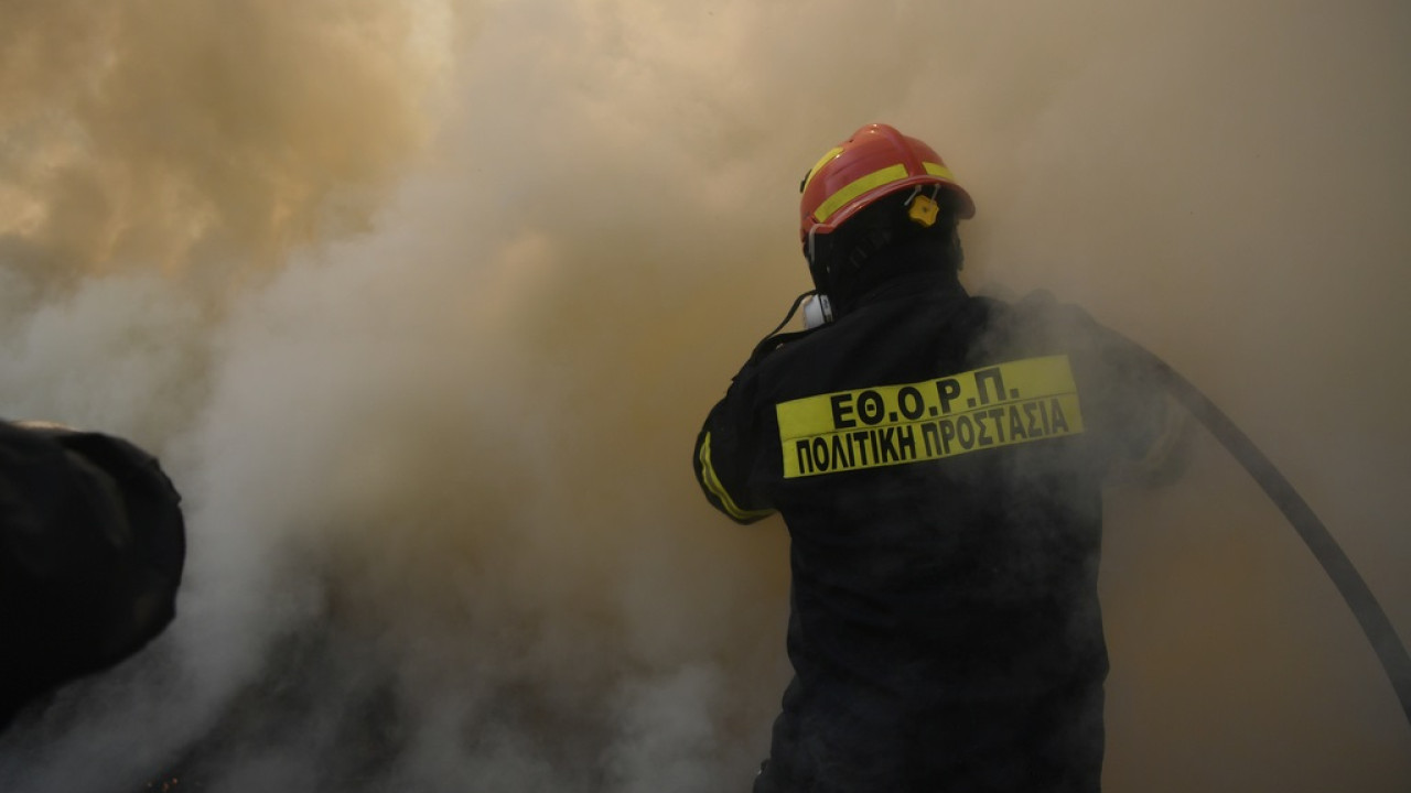 Προβλήματα στην κυκλοφορία στην εθνική οδό Αθηνών-Λαμίας λόγω φωτιάς σε φορτηγό Προβλήματα στην κυκλοφορία στην εθνική οδό Αθηνών-Λαμίας λόγω φωτιάς σε φορτηγό