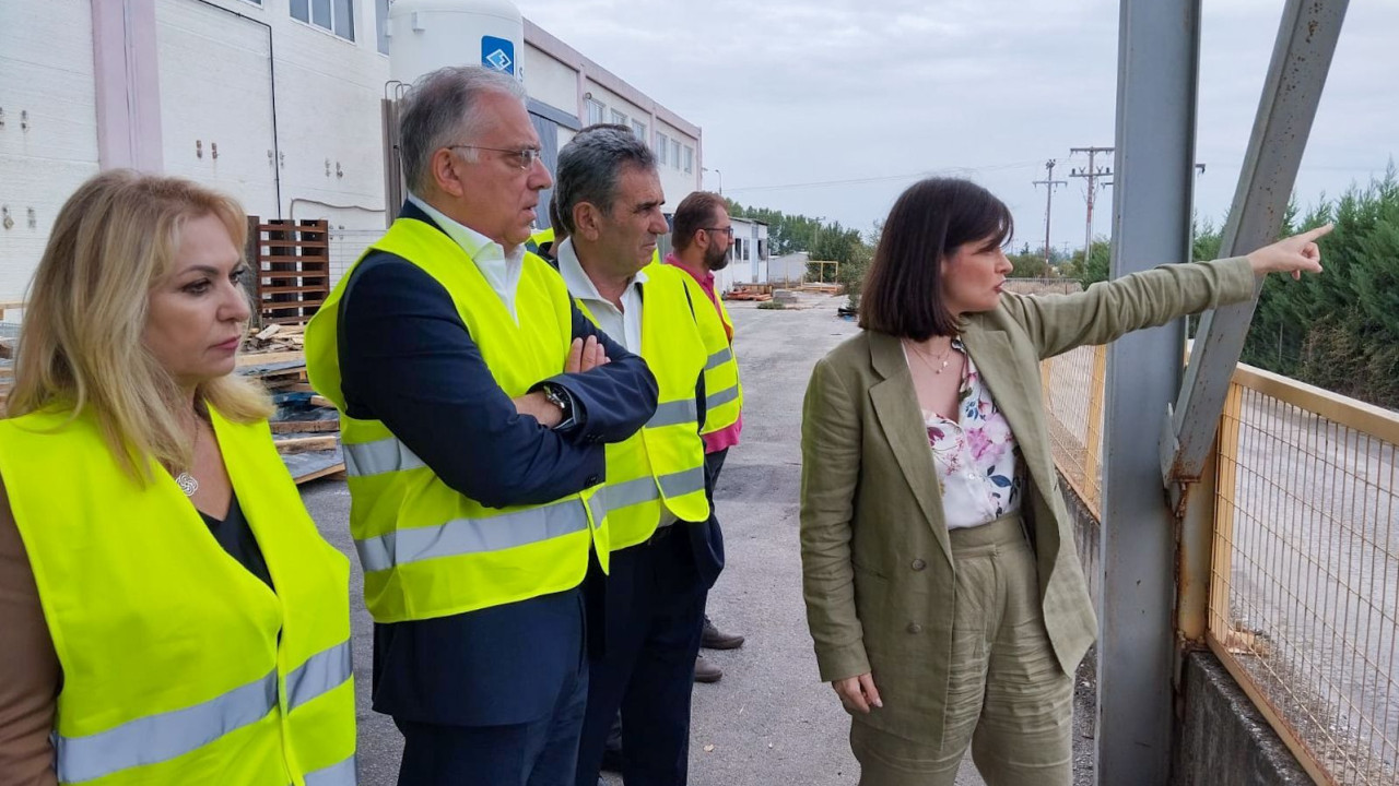 Επίσκεψη Θεοδωρικάκου στο Βιομηχανικό Πάρκο Σερρών: Να γίνει πυλώνας για την οικονομία στη βόρεια Ελλάδα Επίσκεψη Θεοδωρικάκου στο Βιομηχανικό Πάρκο Σερρών: Να γίνει πυλώνας για την οικονομία στη βόρεια Ελλάδα