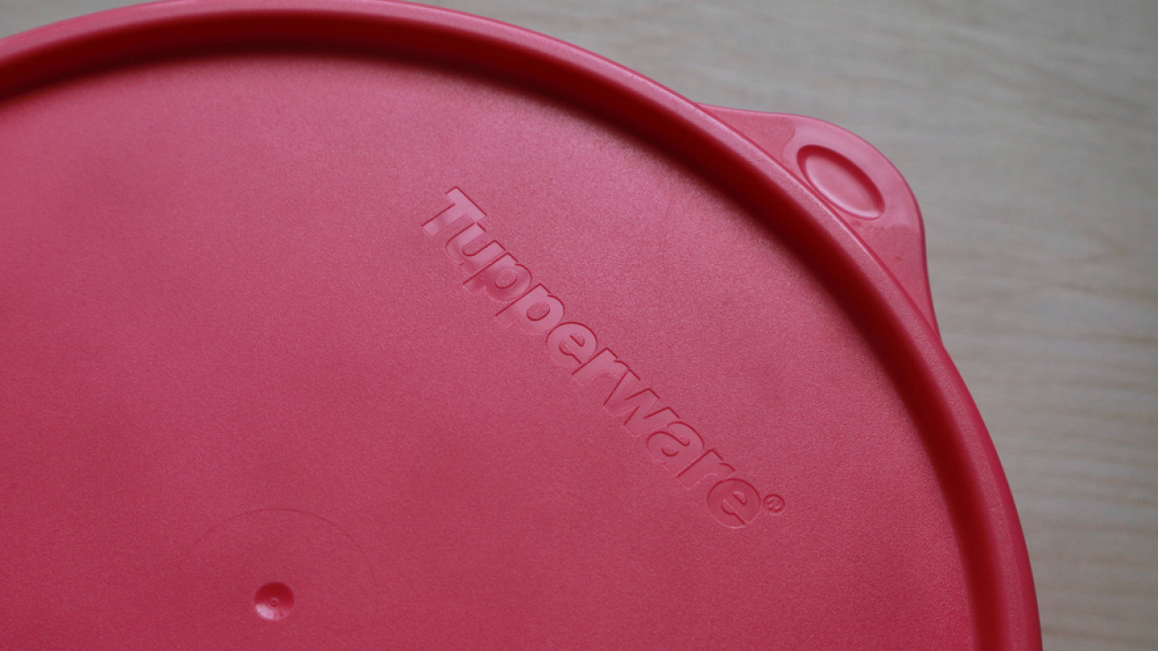 Χρεοκοπία για την Tupperware, την εταιρεία που μας έμαθε τα «τάπερ» Χρεοκοπία για την Tupperware, την εταιρεία που μας έμαθε τα «τάπερ»