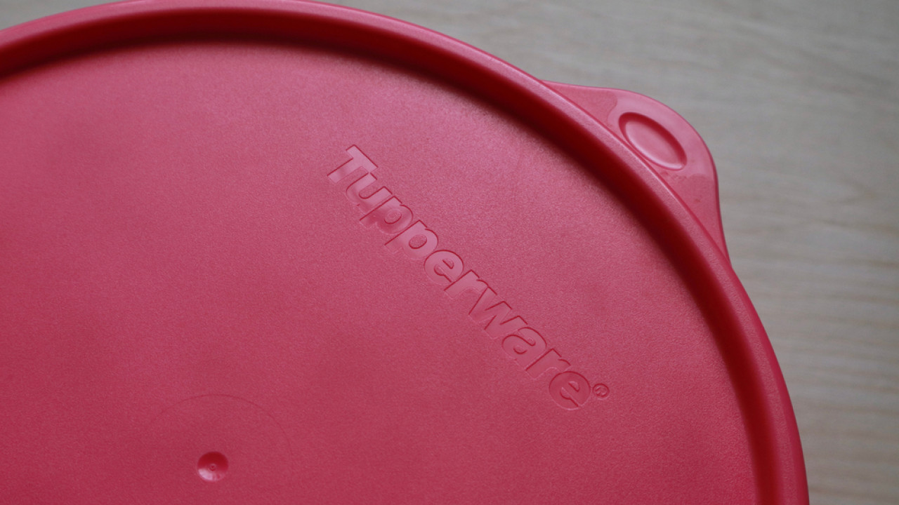 Χρεοκοπία για την Tupperware, την εταιρεία που μας έμαθε τα «τάπερ»