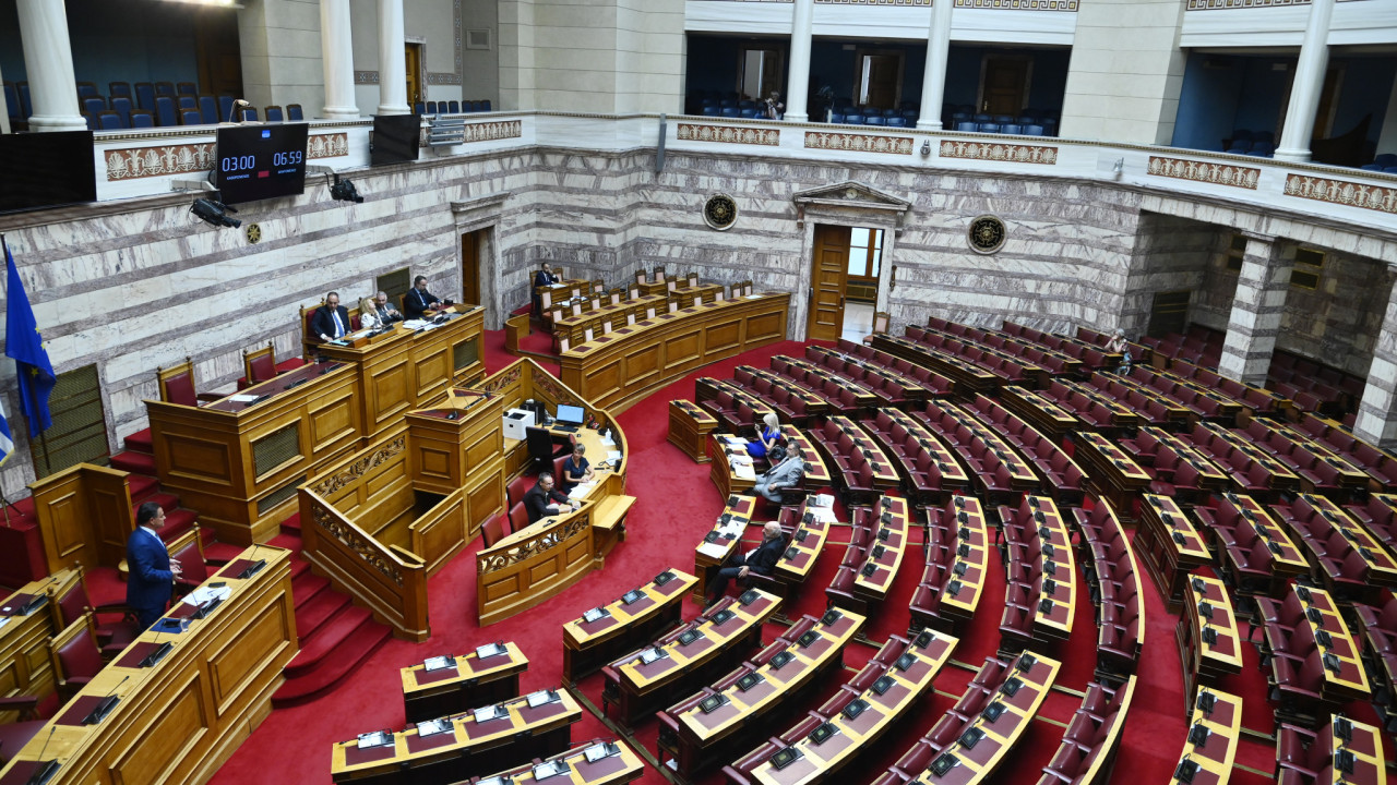 Στη Βουλή το προσχέδιο προϋπολογισμού για το 2025: Ρυθμός ανάπτυξης 2,3% με πρωτογενές πλεόνασμα 2,4%