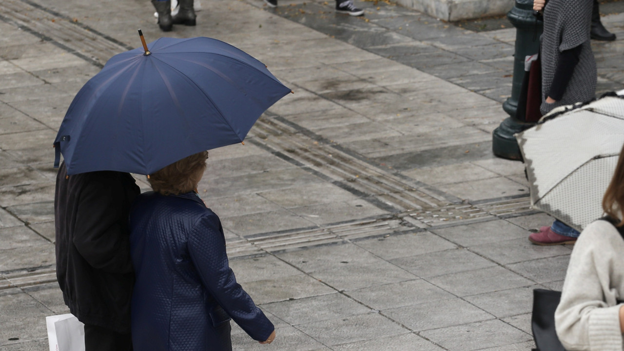 Βροχερός ο καιρός σήμερα Τρίτη σε όλη τη χώρα: Σε ποιες περιοχές αναμένονται χιόνια