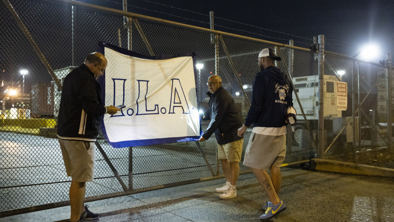 Αμερικανοί λιμενεργάτες άρχισαν απεργία μετά την αποτυχία διαπραγματεύσεων