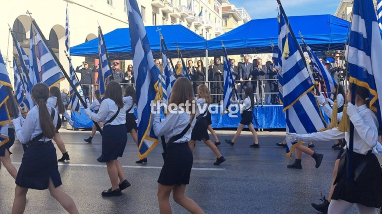 Ολοκληρώθηκε η μαθητική παρέλαση στη Θεσσαλονίκη – Βίντεο και φωτογραφίες