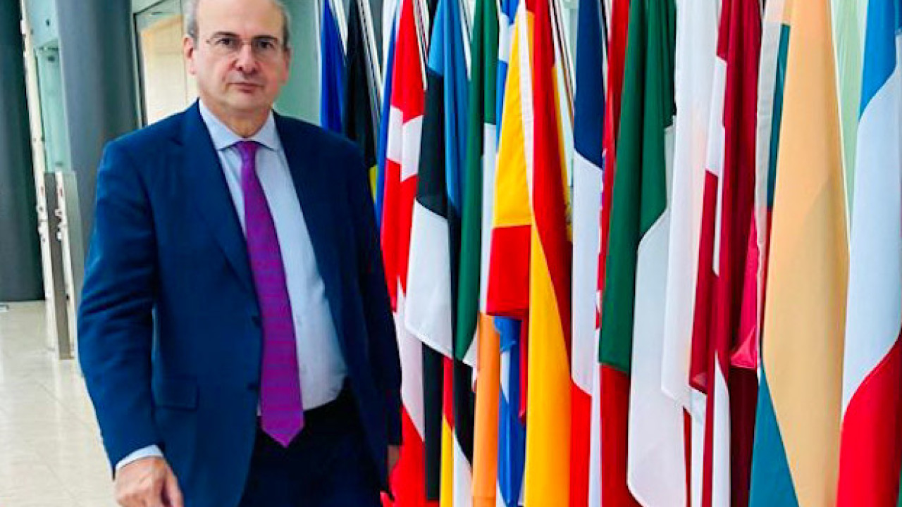 Χατζηδάκης στο Eurogroup: Ξυπνητήρι για την ΕΕ οι εκθέσεις Λέττα και Ντράγκι