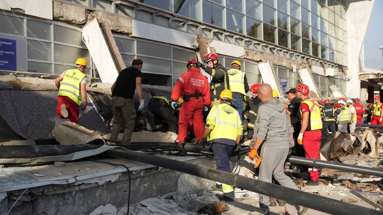 Σερβία: Συνελήφθη τέως υπουργός Υποδομών για την πολύνεκρη κατάρρευση οροφής σε σιδηροδρομικό σταθμό 