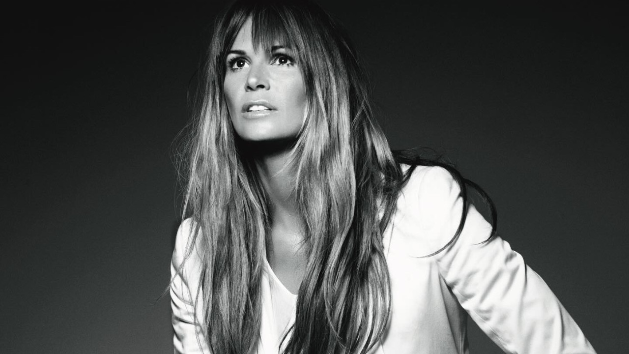 Elle Macpherson: Το «Σώμα» αποκαλύπτεται… - Έπινα βότκα κάθε βράδυ - Η «κόκκινη κάρτα» για τις χημειοθεραπείες 