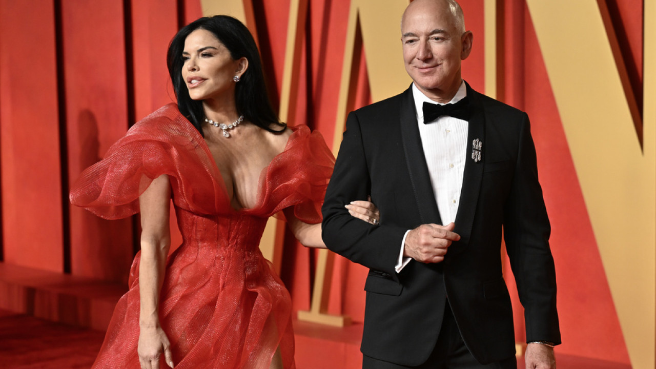 Jeff Bezos-Lauren Sanchez: Έδωσαν 110 εκατ. δολάρια για να στηρίξουν τους άστεγους 