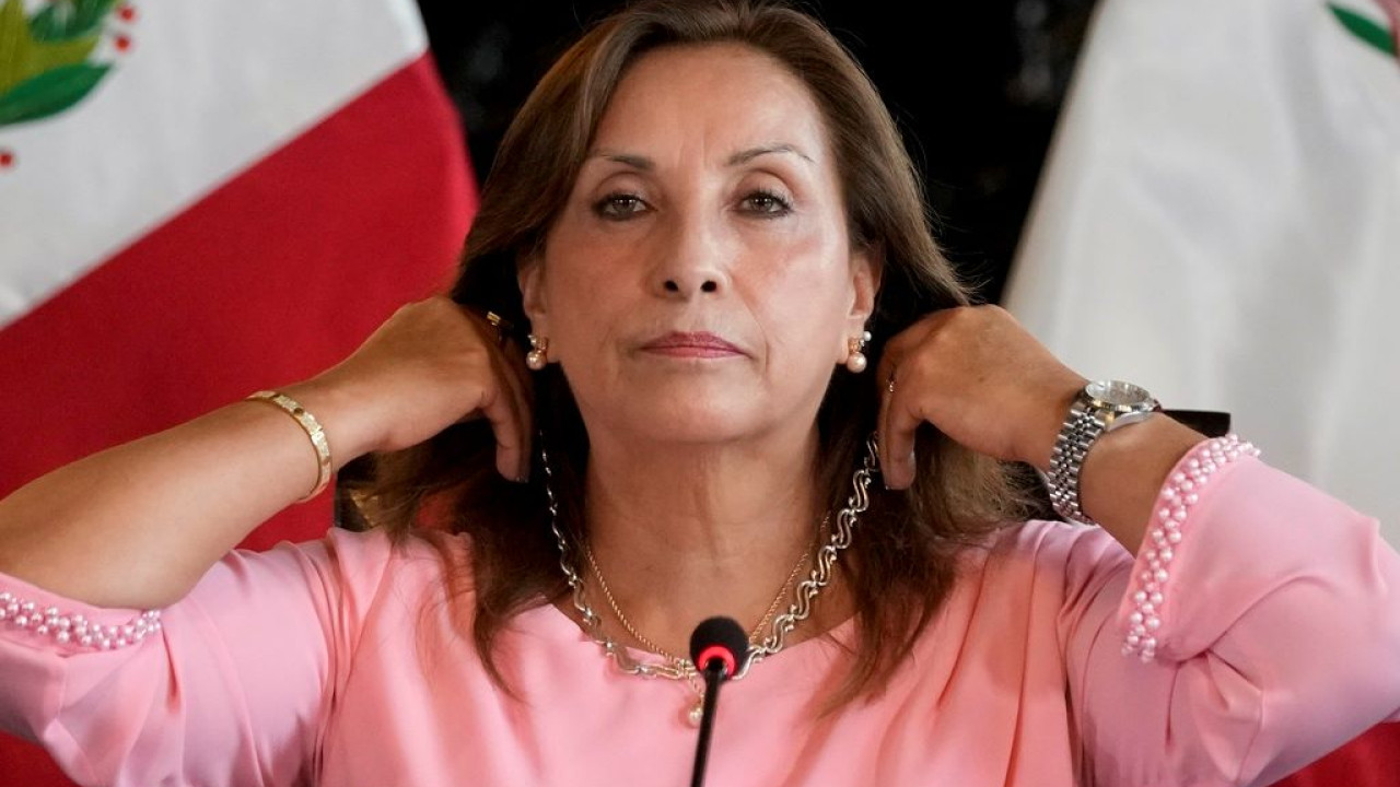 Η πρόεδρος του Περού κατέθετε επί 4 ώρες γιατί έκανε πλαστική στη μύτη χωρίς να ενημερώσει κανέναν Η πρόεδρος του Περού κατέθετε επί 4 ώρες γιατί έκανε πλαστική στη μύτη χωρίς να ενημερώσει κανέναν